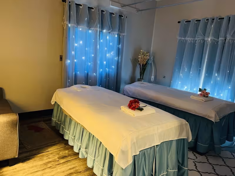 Moon Moon Massage & Spa (foot massage)