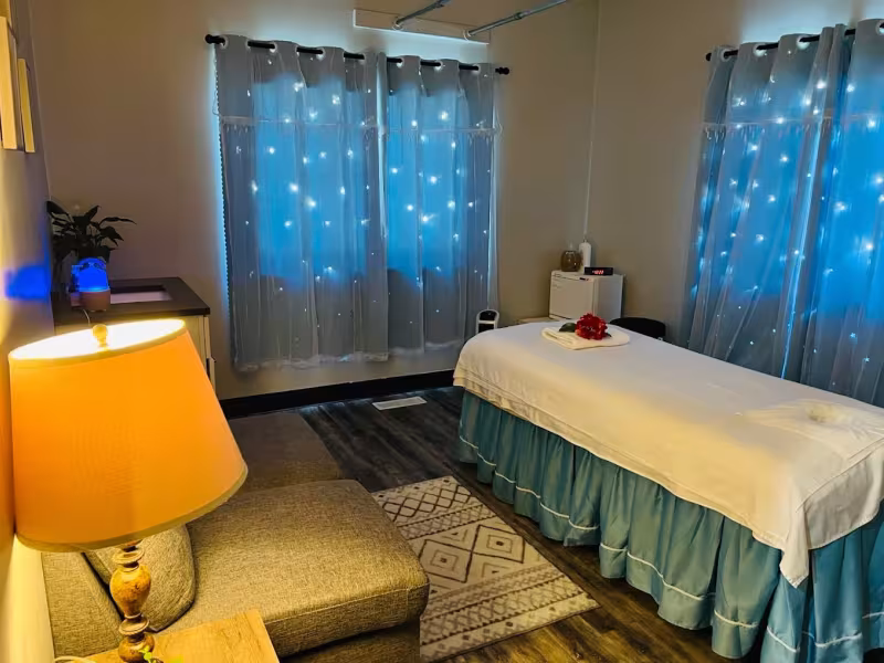 Moon Moon Massage & Spa (foot massage)