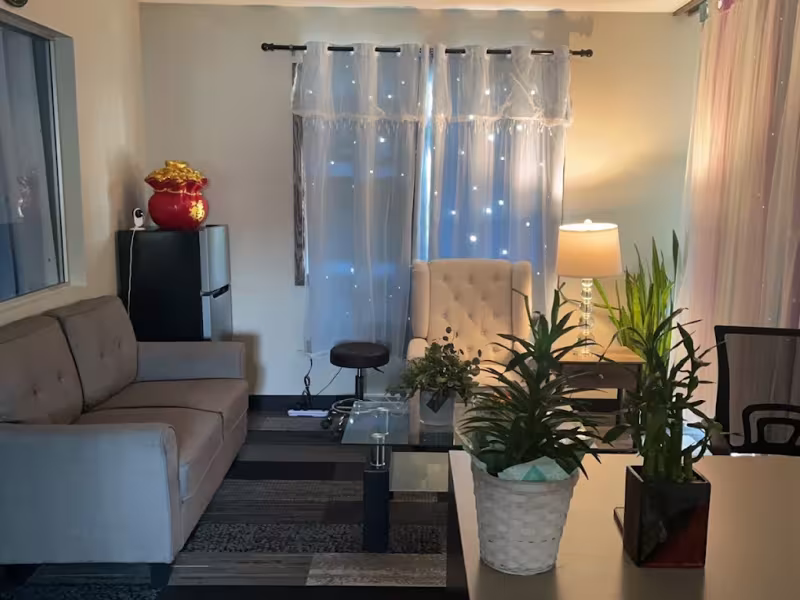 Moon Moon Massage & Spa (foot massage)