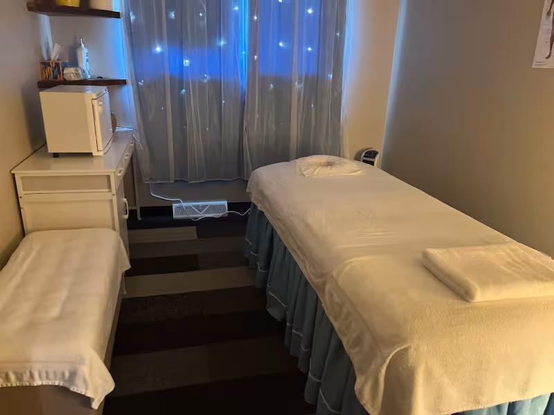 Moon Moon Massage & Spa (foot massage)