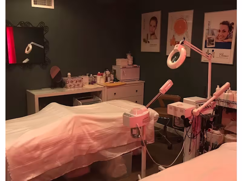 Cozy Massage & Facial